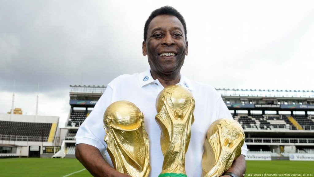 Huyền thoại bóng đá Pele từng giành 3 cup vô địch Thế Giới