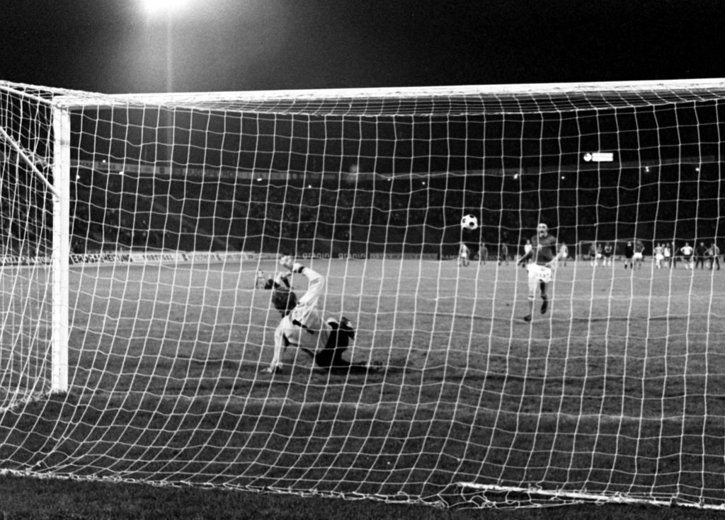 Đá panenka là gì? Đá panenka là gì?