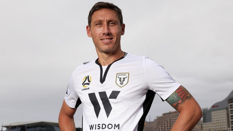 Mark Milligan là đội trưởng, là câu thủ quan trọng nhất của đội bóng này