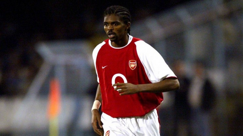 Nwankwo Kanu là cầu thủ Nigeria từng chơi cho Arsenal